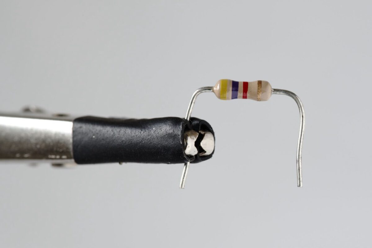 Astuces pour dépanner micro‑ondes et petit électroménager