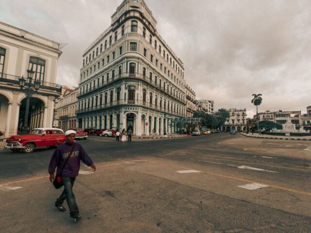 Voyager à Cuba : comment l’augmentation des frais impacte votre budget ?