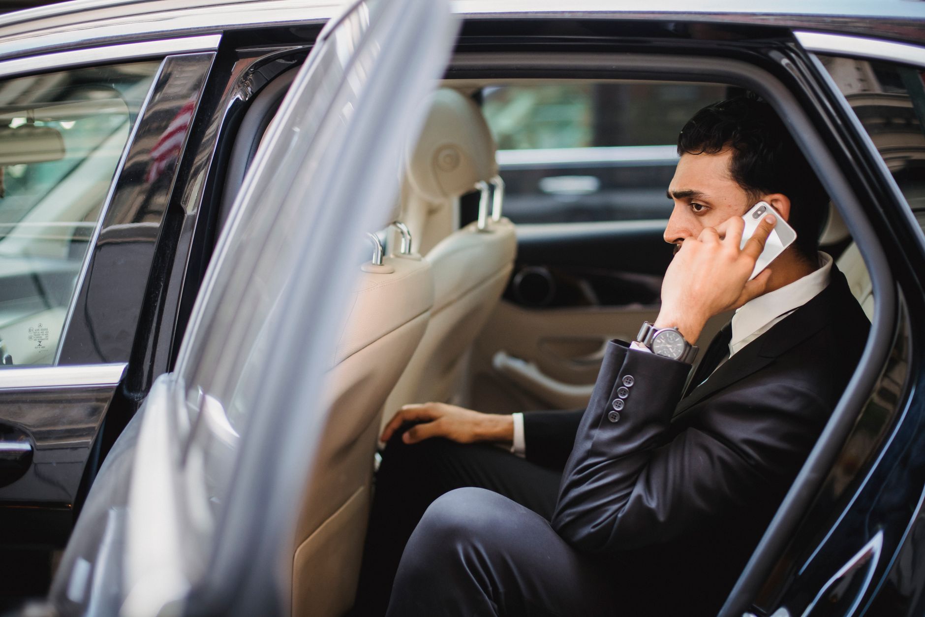 Location ou chauffeur privé : comment choisir